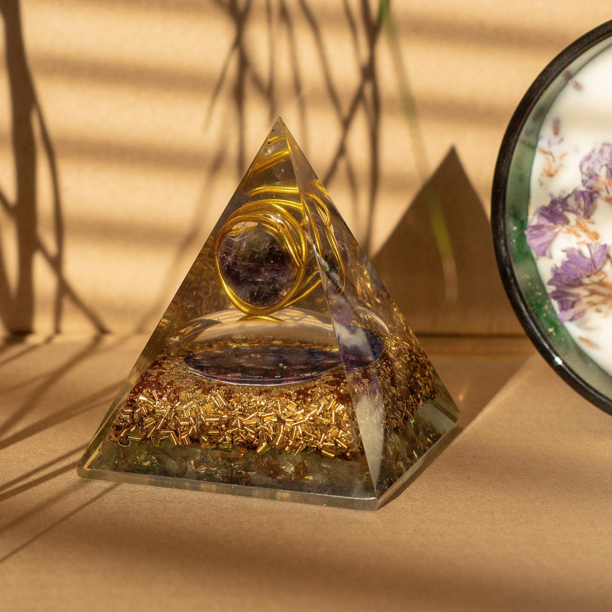 Piramidă de orgonit, 7x6 cm - Ametist și așchii de cupru