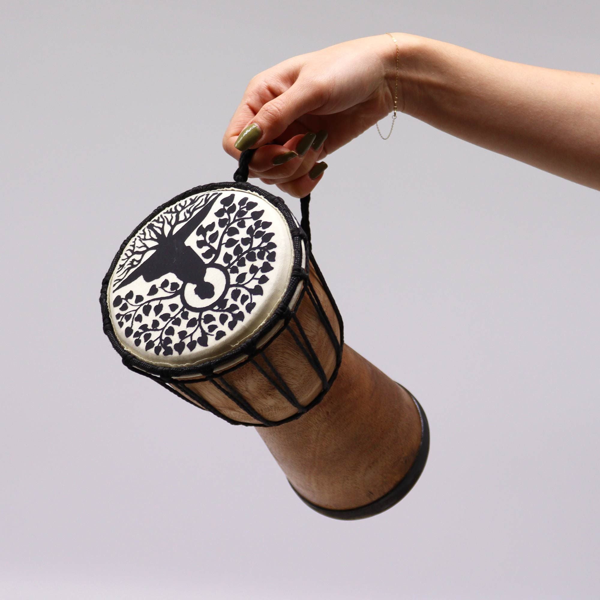 Tobă Djembe din piele naturală, lucrată manual - 25 cm