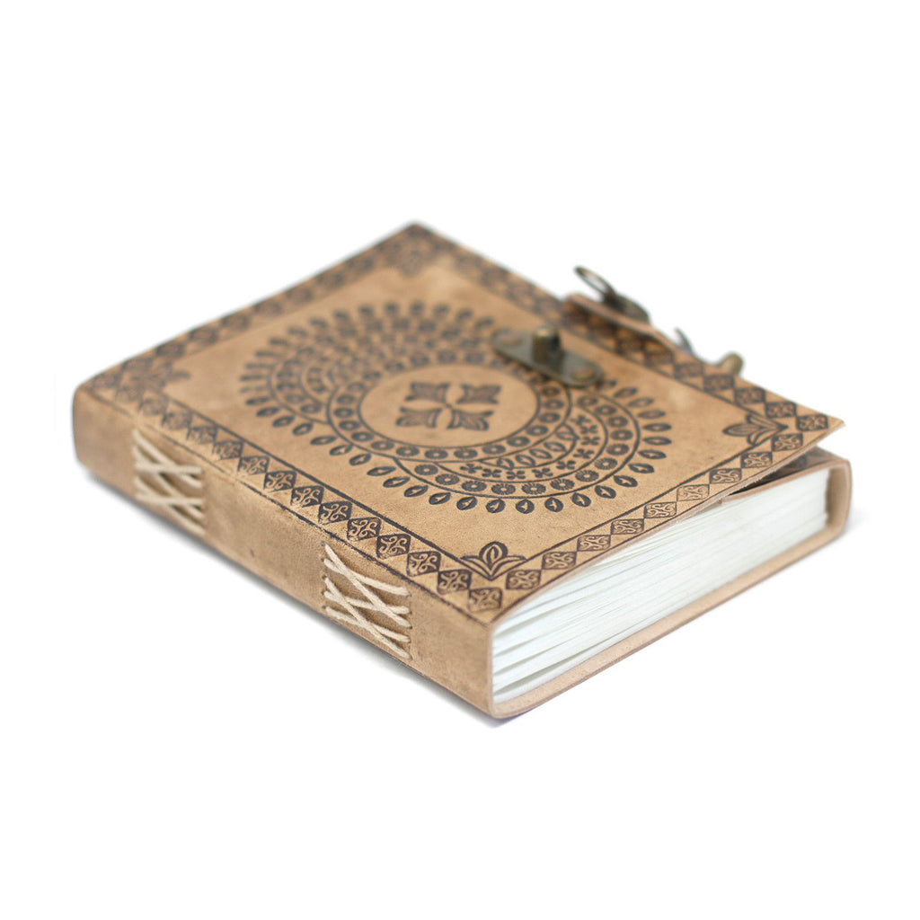 Jurnal handmade cu motiv Mandala, din piele naturală (18x13 cm)