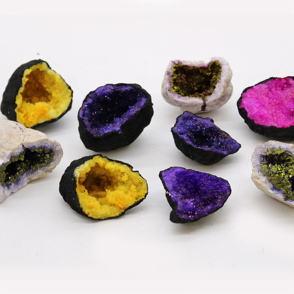 Geode de calcit colorate - Rocă neagră - Mov