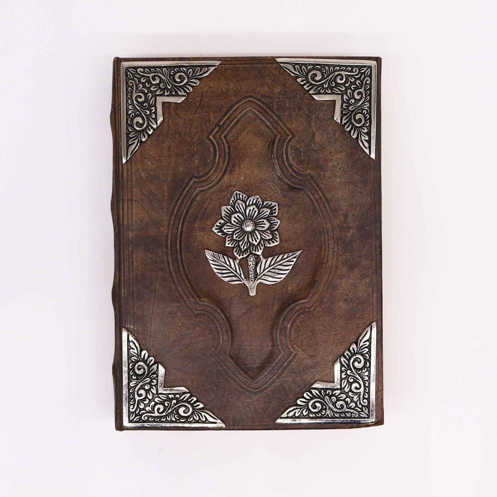 Jurnal antichizat din piele naturală, cu decor trandafir zincat - 200 pagini cu margini rotunde, 26x18cm