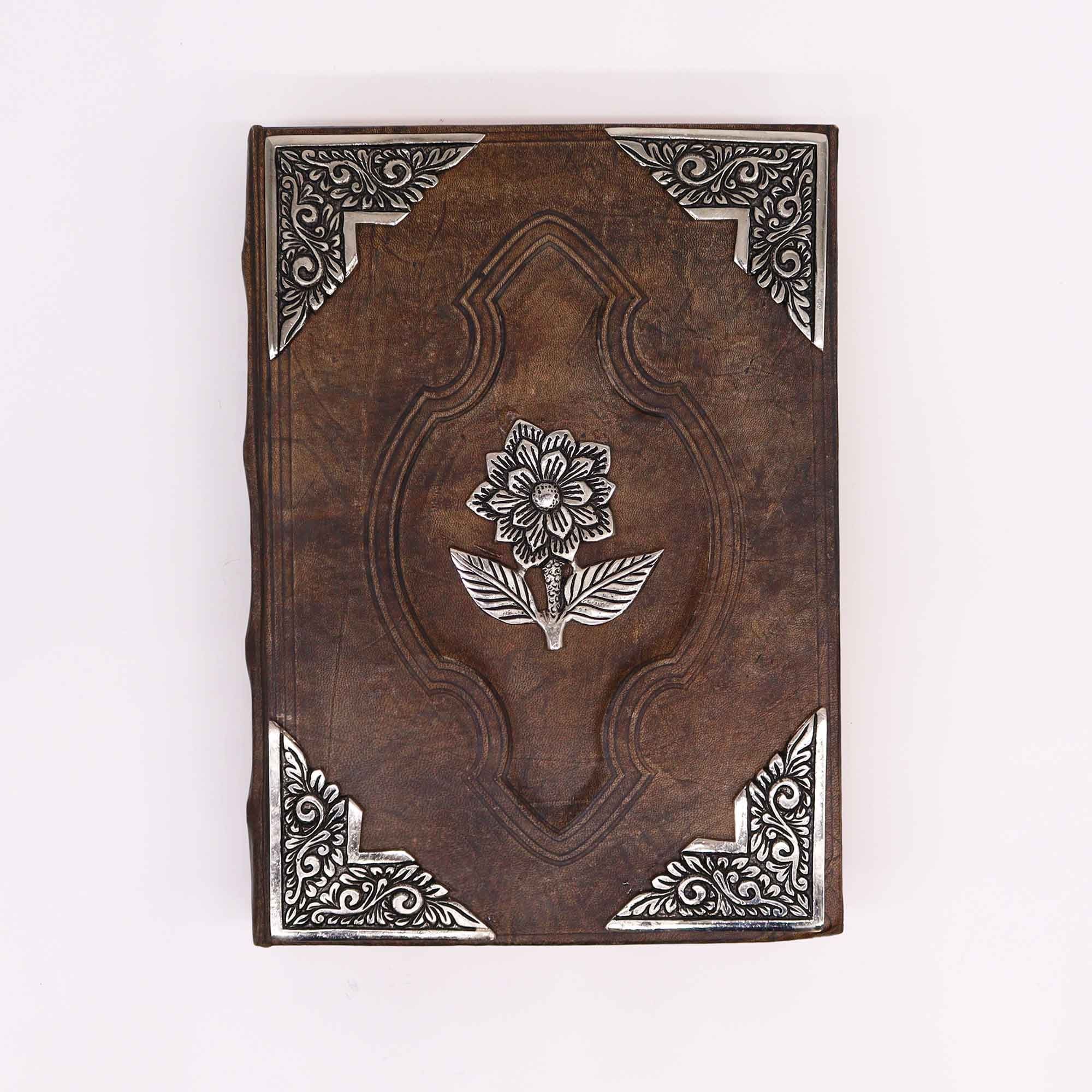 Jurnal antichizat din piele naturală, cu decor trandafir zincat - 200 pagini cu margini rotunde, 26x18cm