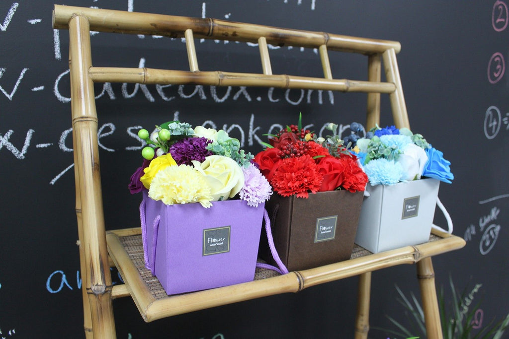 Buchet de flori de săpun - Trandafiri roșii și garoafe